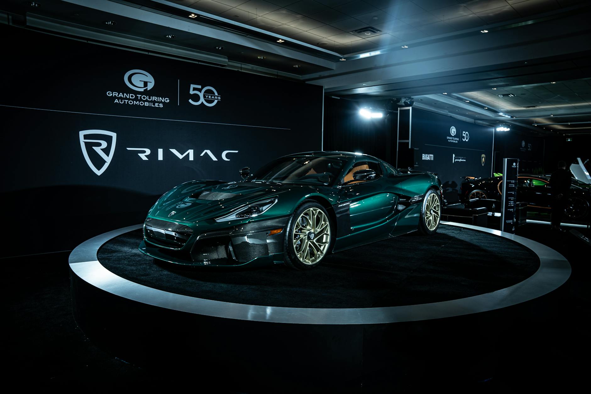 Elektryczny supersamochód Rimac prezentowany na ekskluzywnym evencie