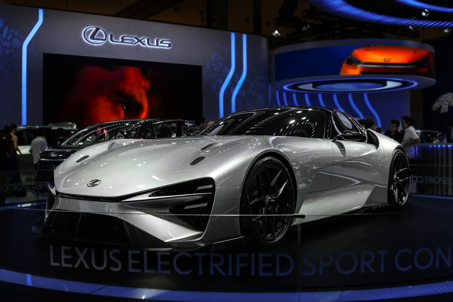 Koncepcyjny Lexus Electrified Sport na wystawie luksusowych aut elektrycznych